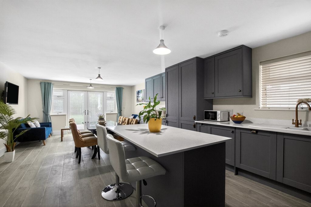 Property photo 2 of 28 Kitchen/Dining Room