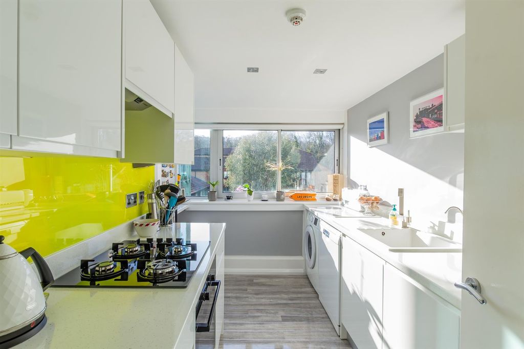 Property photo 3 of 21 17898294 Kitchen(2).Jpg