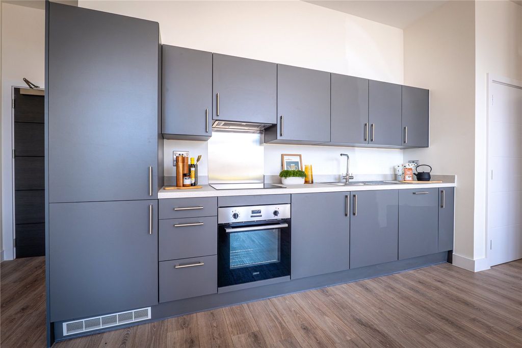 Property photo 3 of 11 Kitchen