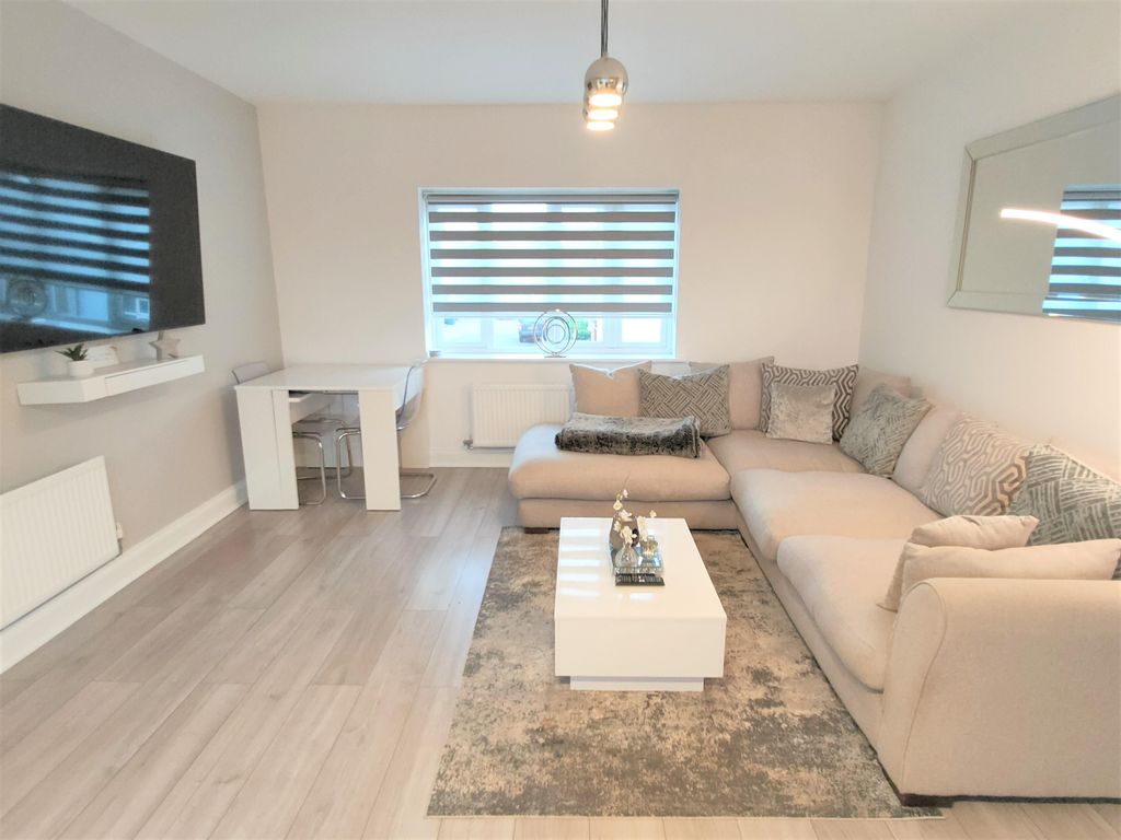 Property photo 2 of 10 Image