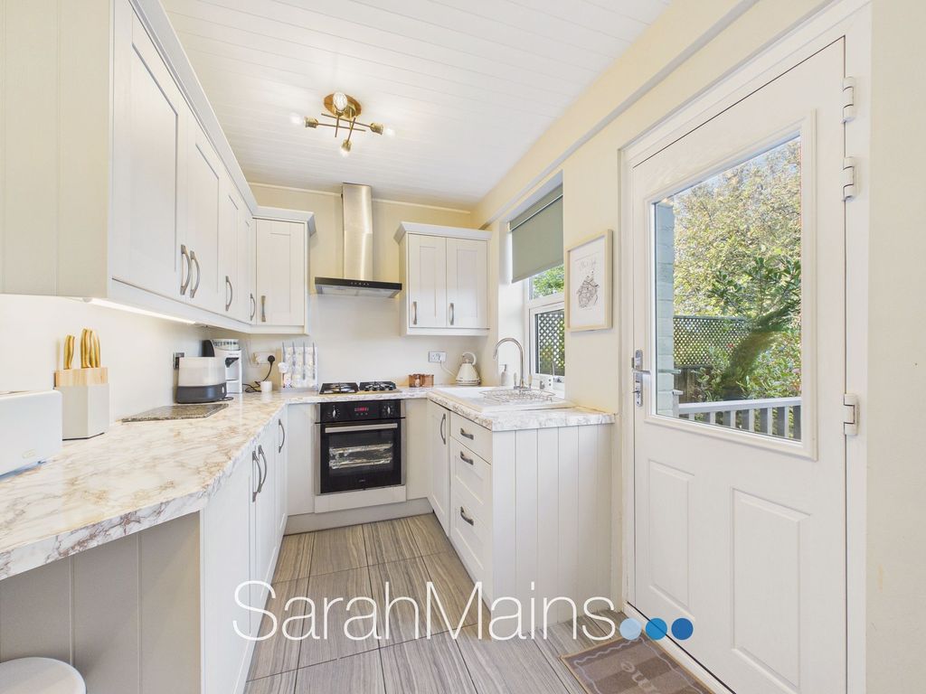 Property photo 3 of 13 Kitchen
