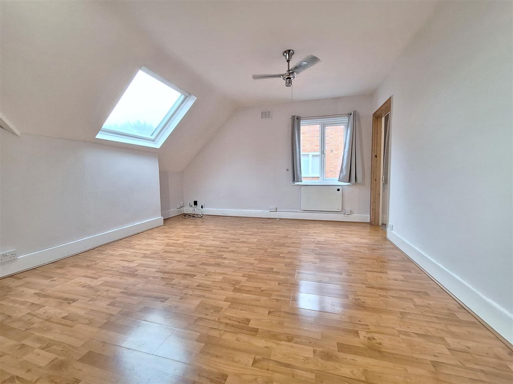 Property photo 3 of 7 20260316_161434.Jpg