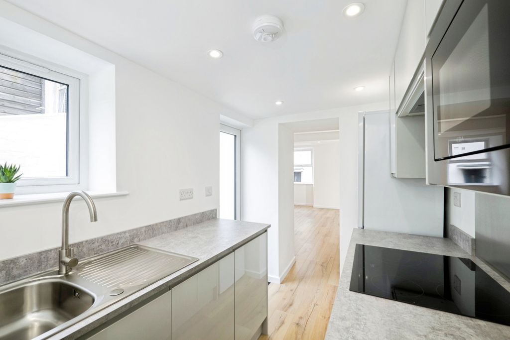 Property photo 3 of 18 Pbox-Img.Jpg