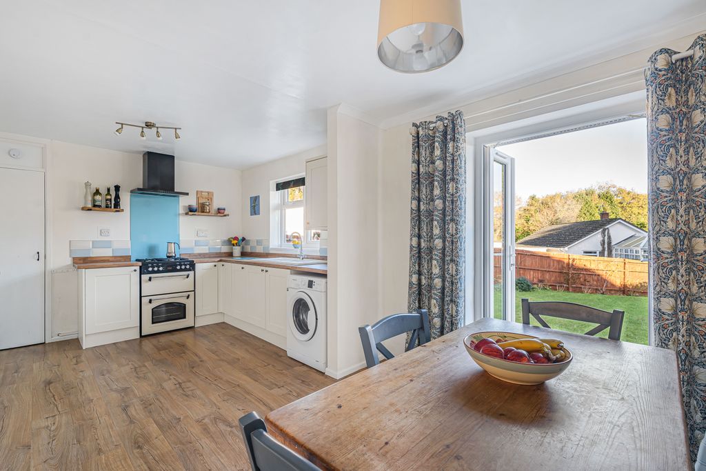 Property photo 2 of 20 Kitchen Dining (2)