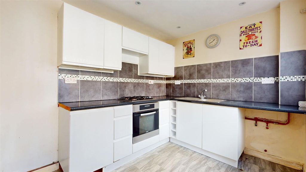 Property photo 3 of 10 10022025_235412.Jpg