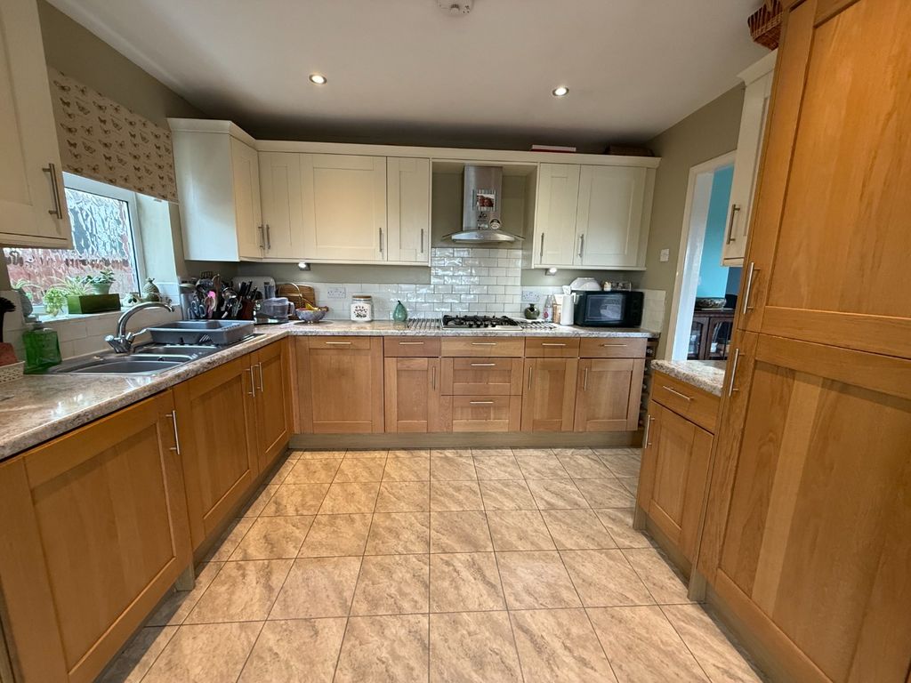 Property photo 3 of 18 4162832