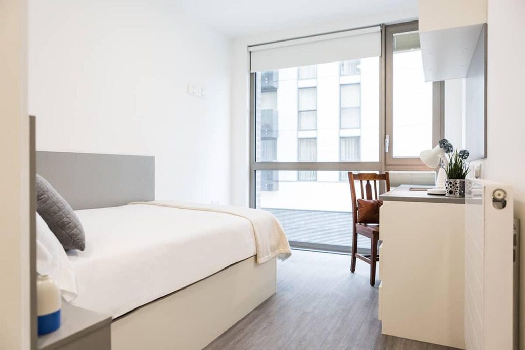 Property photo 1 of 14 Bedroom