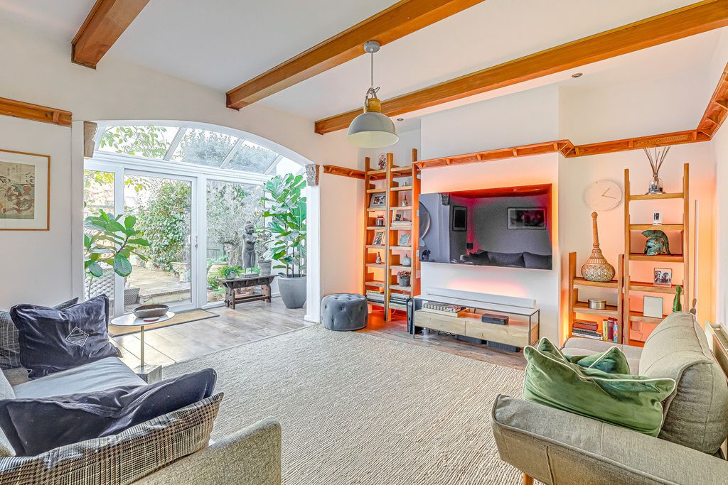 Property photo 2 of 32