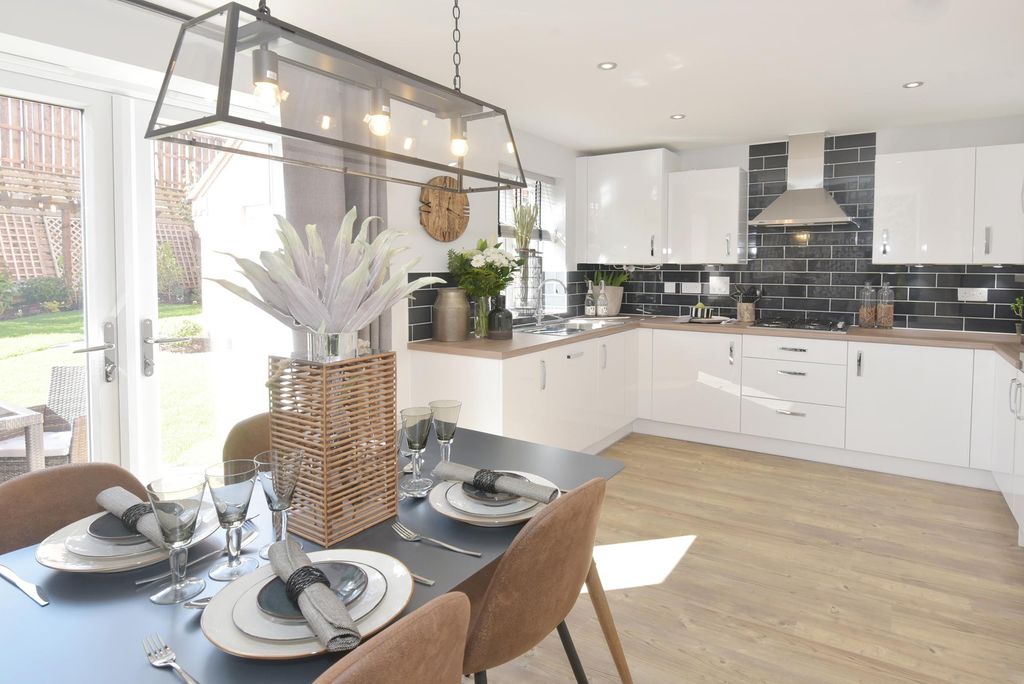 Property photo 1 of 9 Dining Kitchen