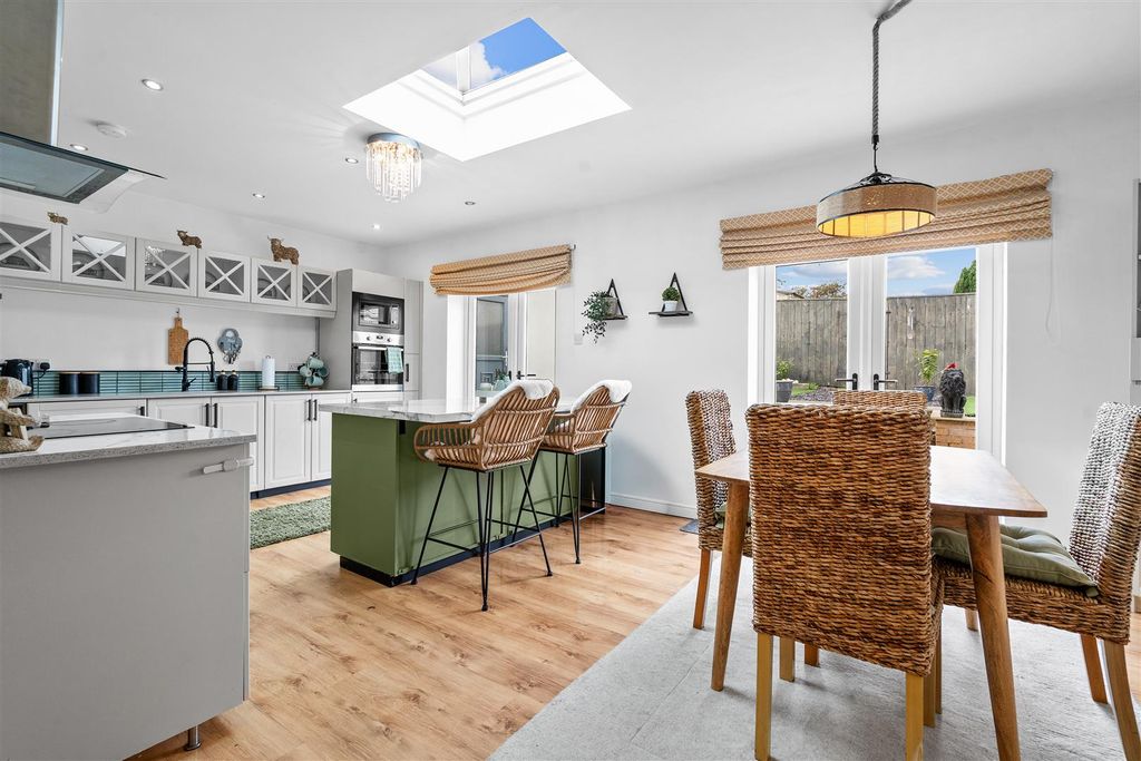 Property photo 2 of 30