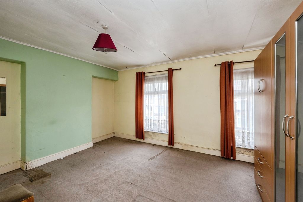 Property photo 3 of 17