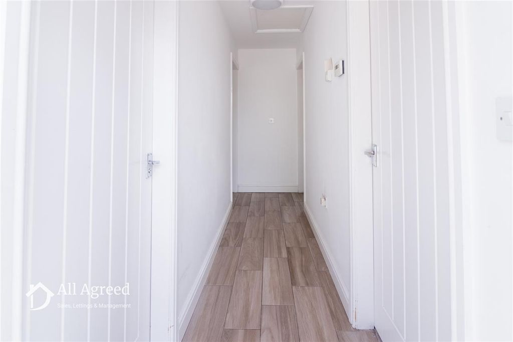 Property photo 3 of 16 Entrance Hall