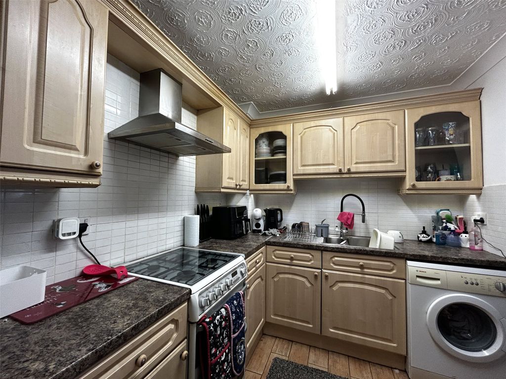 Property photo 3 of 11 3 - Picture No. 04