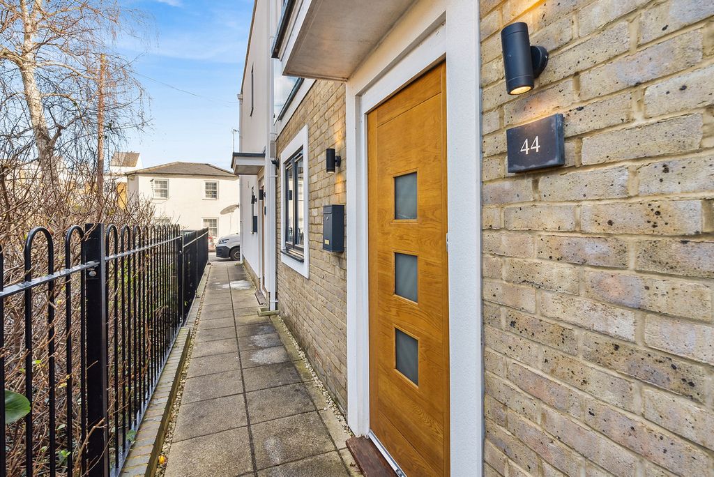 Property photo 3 of 13