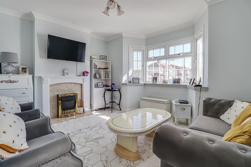 Property photo 2 of 19 Lounge