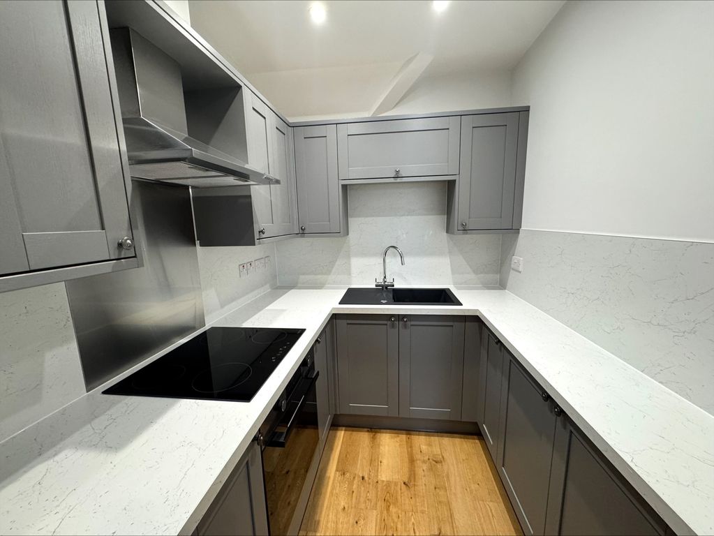 Property photo 3 of 10 Kitchen