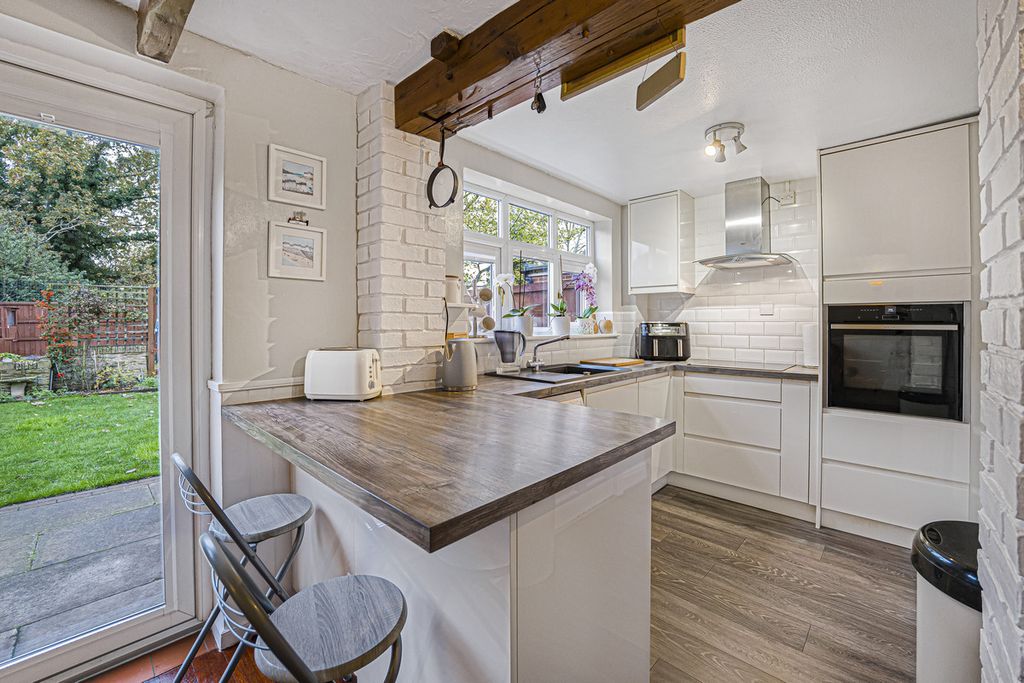 Property photo 1 of 28