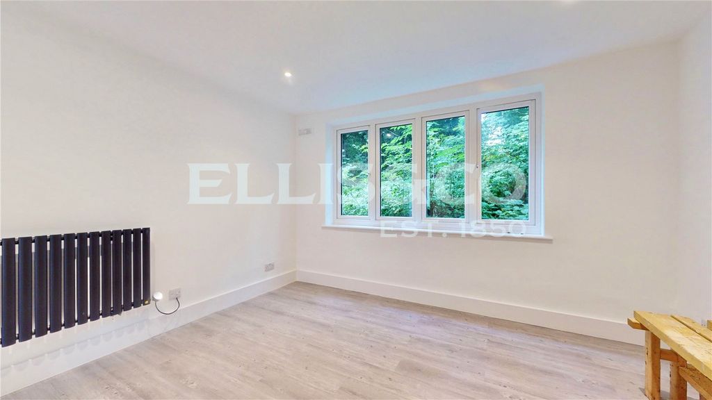 Property photo 2 of 16 Picture No. 18