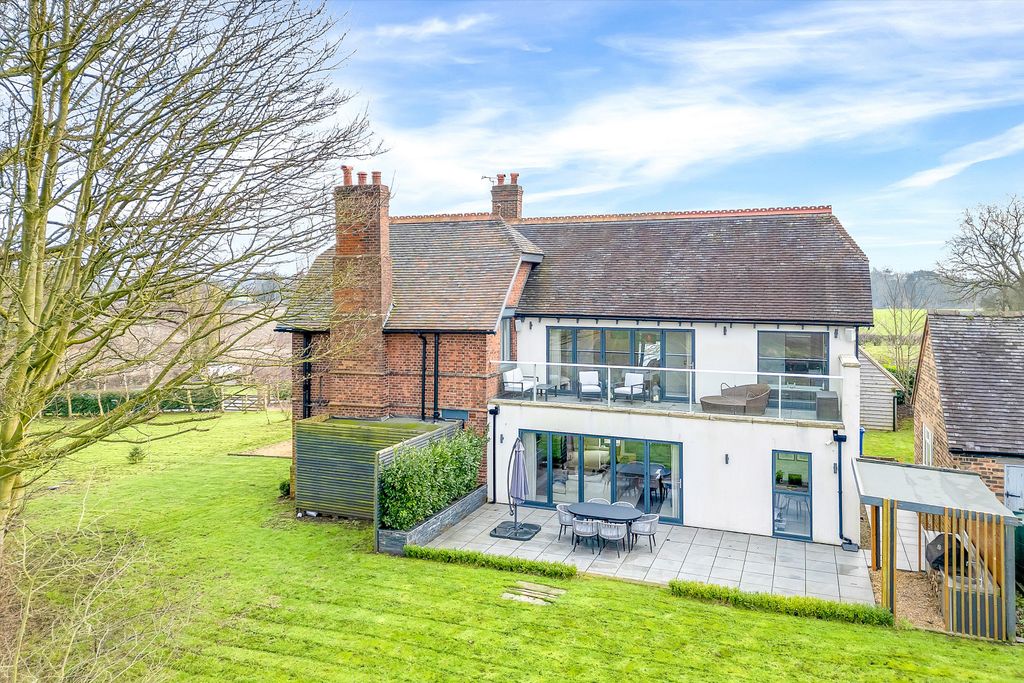Property photo 2 of 30 Elms Farm