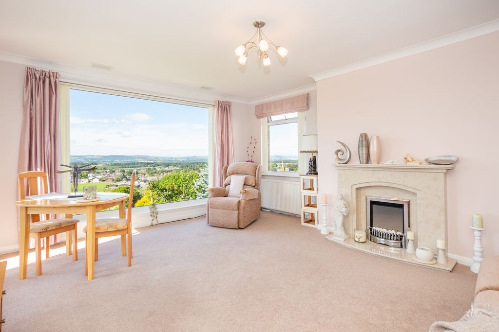 Property photo 2 of 52 Living Room