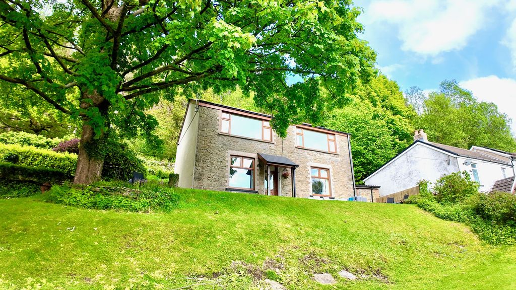 Property photo 1 of 27