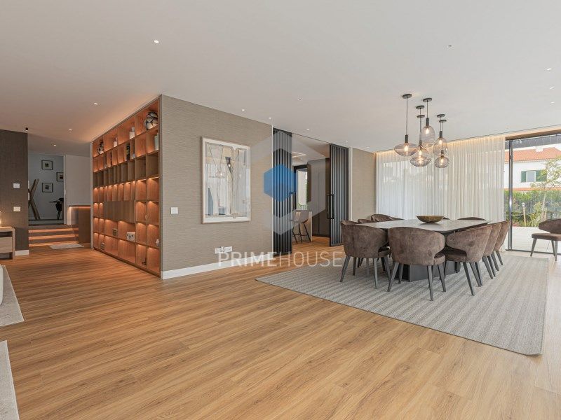 Property photo 3 of 80