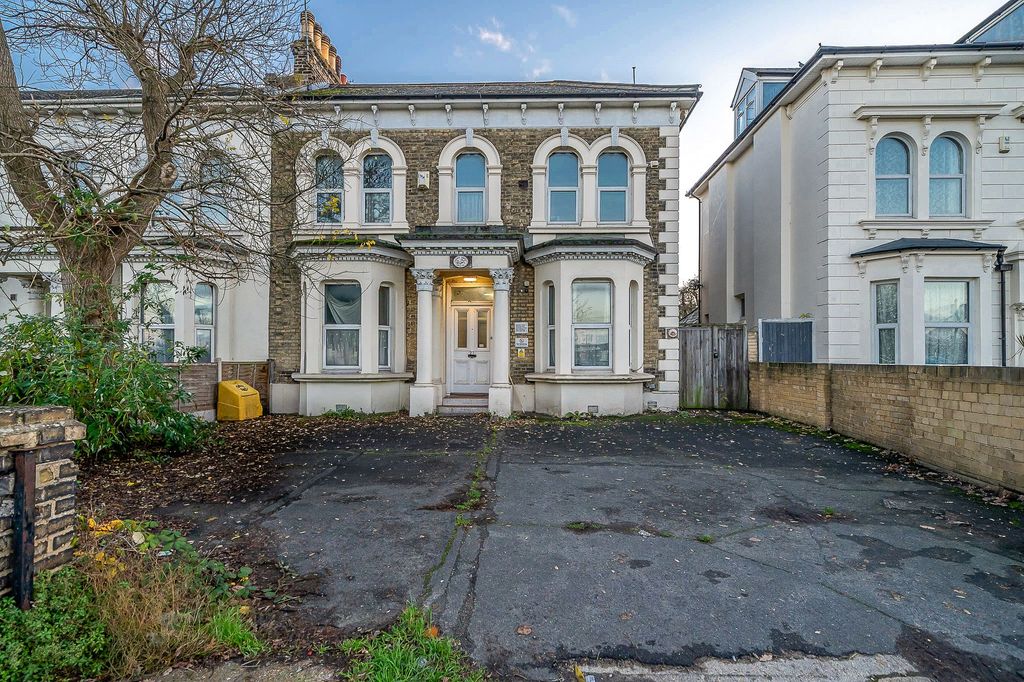 Property photo 1 of 30