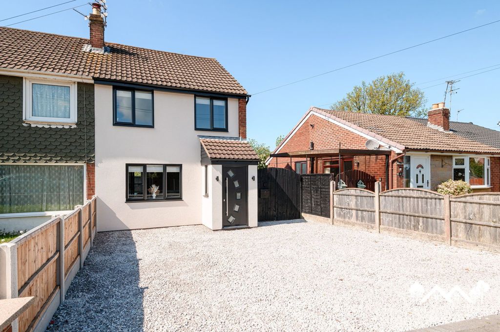 Property photo 1 of 35