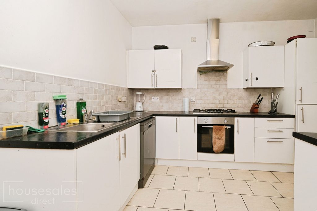 Property photo 3 of 30
