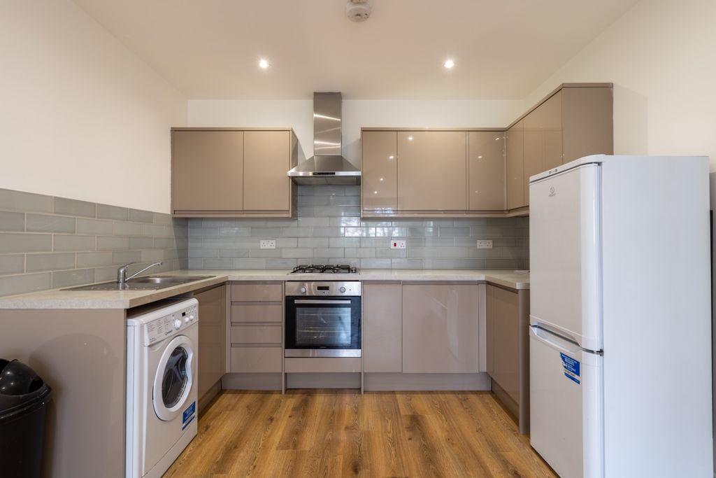 Property photo 2 of 13 5170562