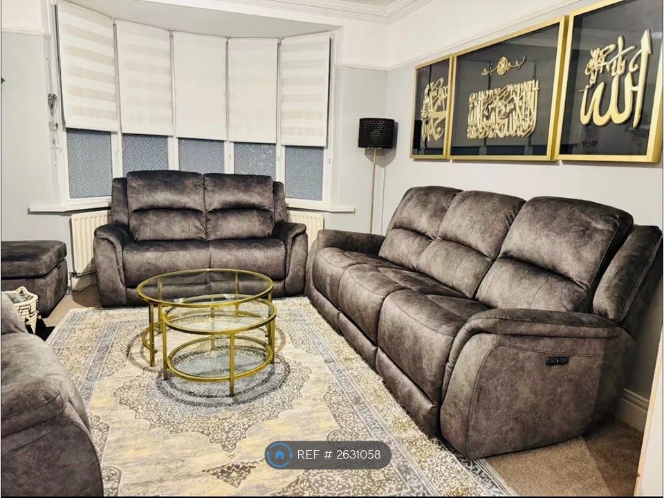 Property photo 2 of 32