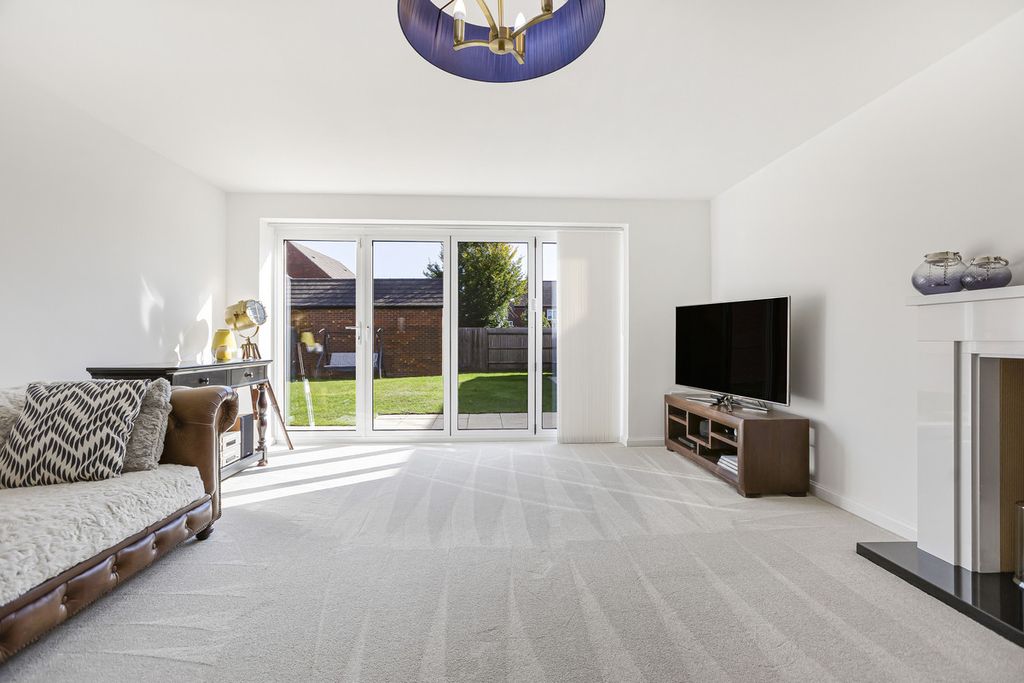 Property photo 3 of 43