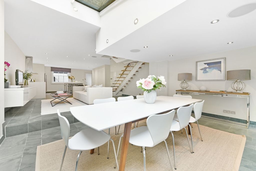 Property photo 2 of 31 Rec