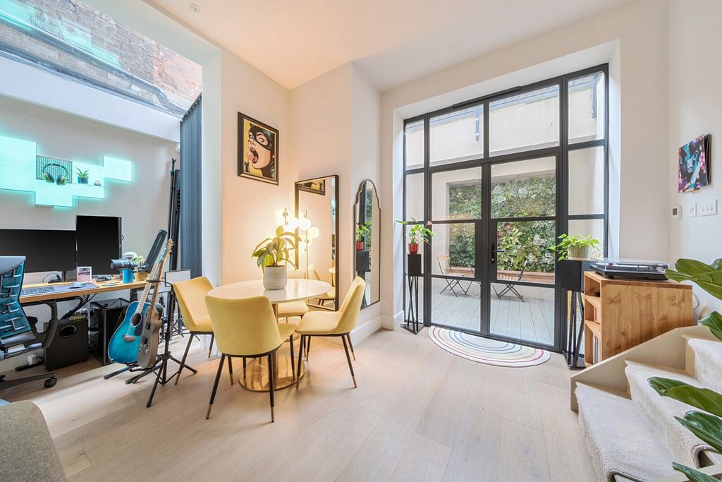 Property photo 3 of 20 1381329-18-691495...