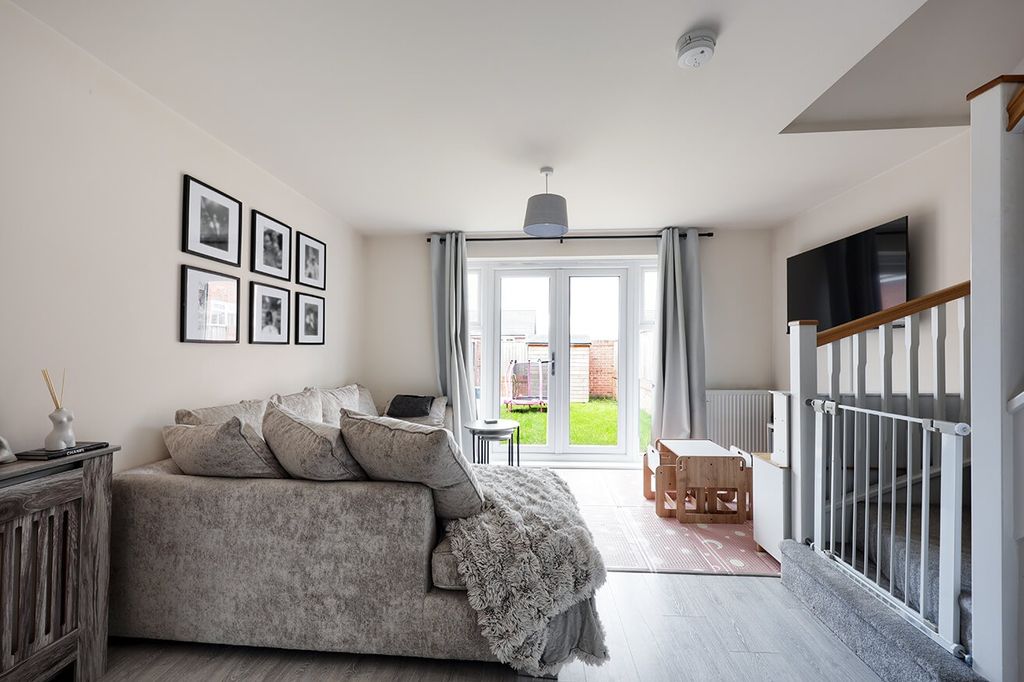 Property photo 2 of 15 5042575