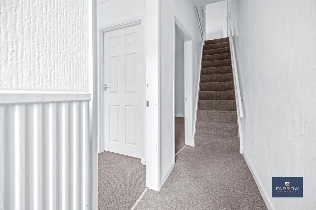 Property photo 2 of 21 Entrance Hallway