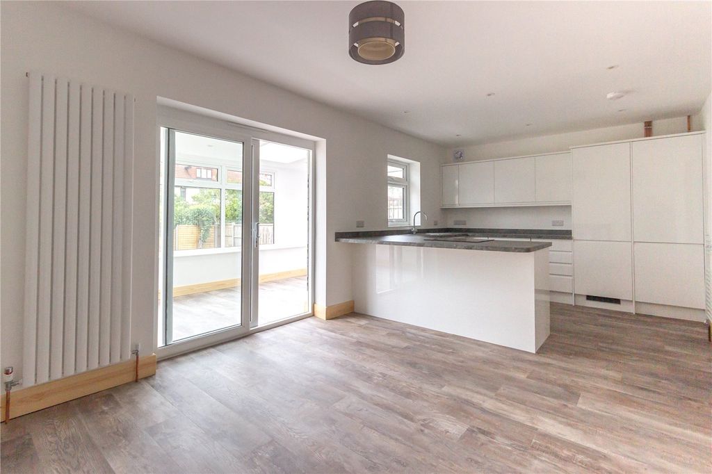 Property photo 1 of 19 Picture No. 06