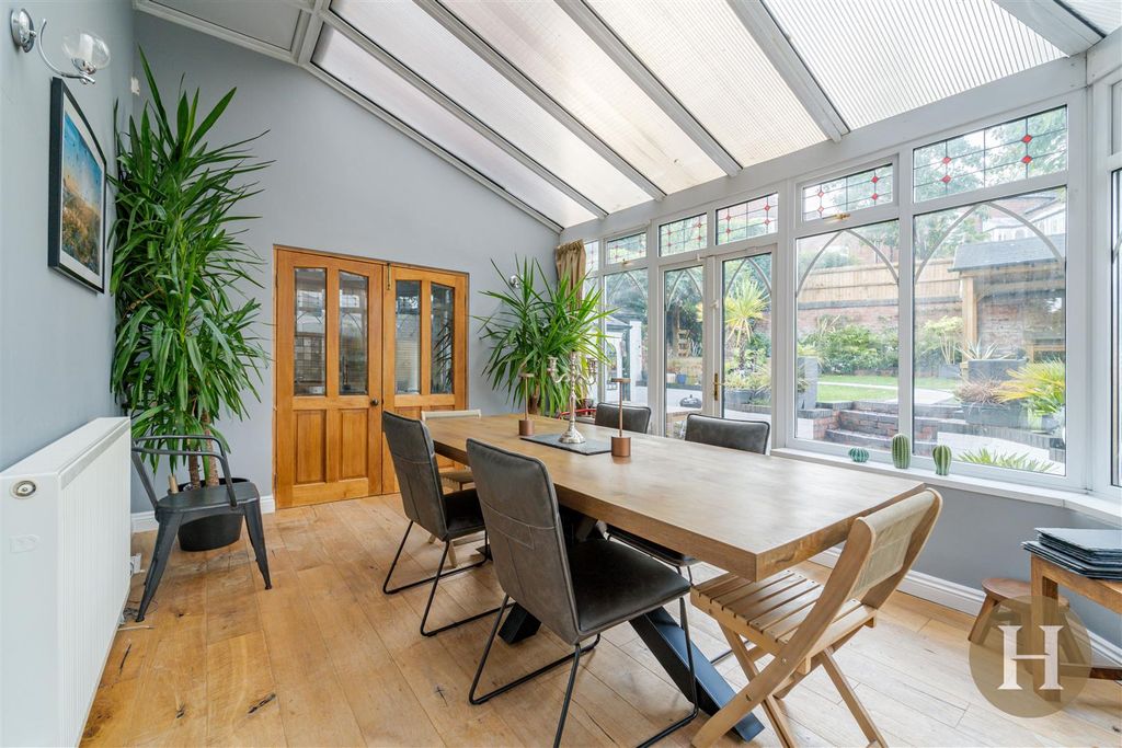 Property photo 3 of 49 Hadleigh Estate Agents-28.Jpg