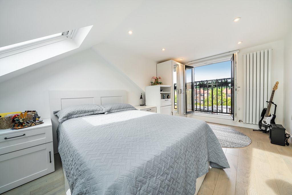 Property photo 3 of 22 1496363-3-6A63948...