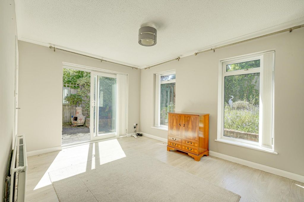 Property photo 3 of 20