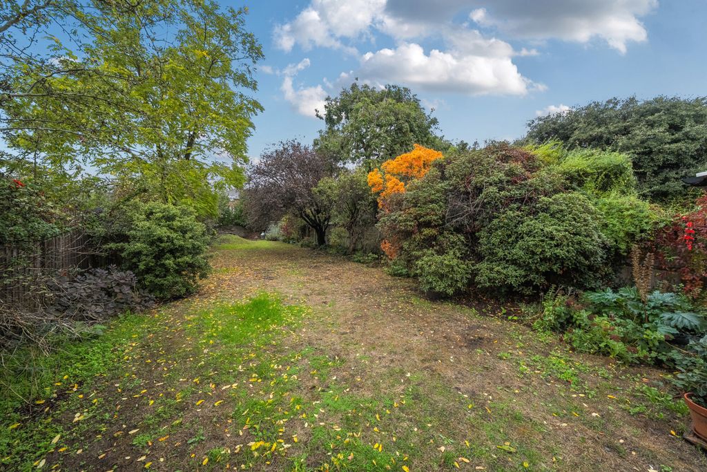 Property photo 3 of 37 1537961-48-6Adb82...
