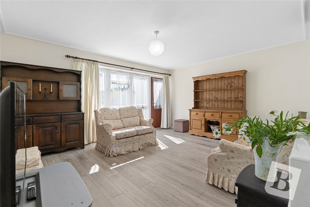 Property photo 3 of 14 Lounge