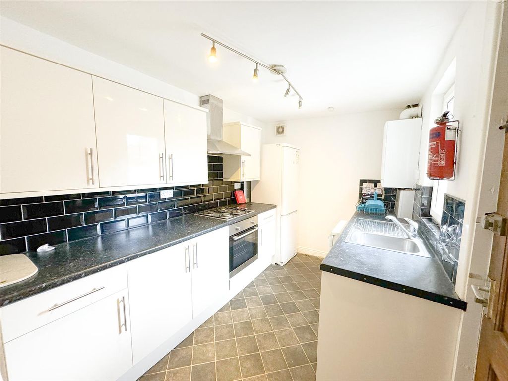 Property photo 2 of 13 Kitchen