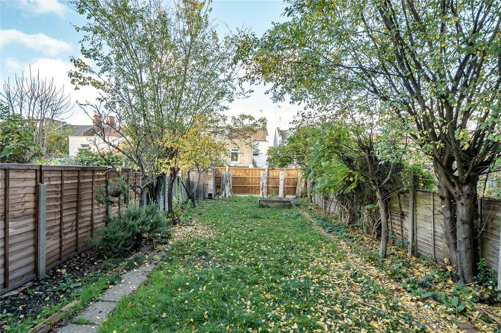 Property photo 2 of 18 Picture No. 11