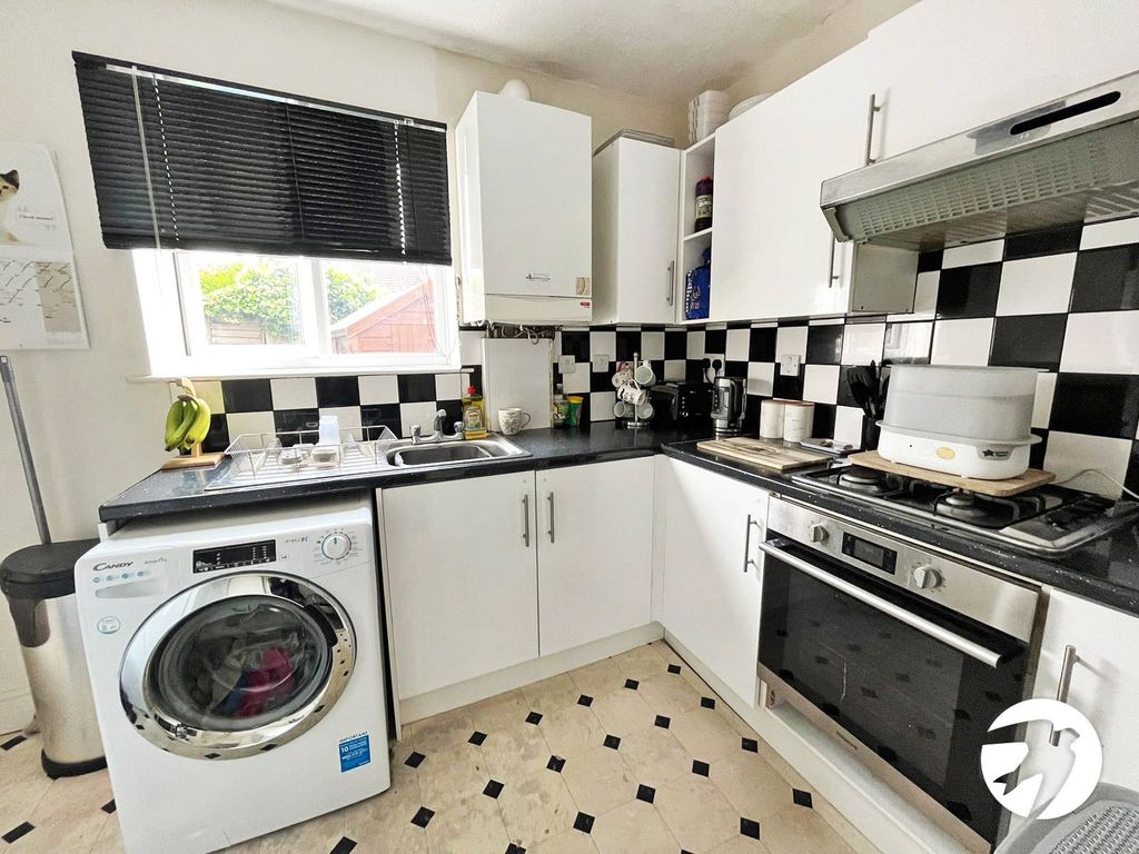 Property photo 3 of 7 Picture No. 27