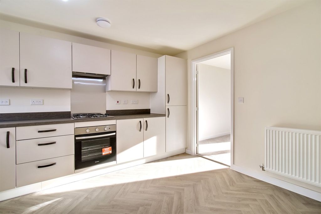 Property photo 3 of 9 Kitchen