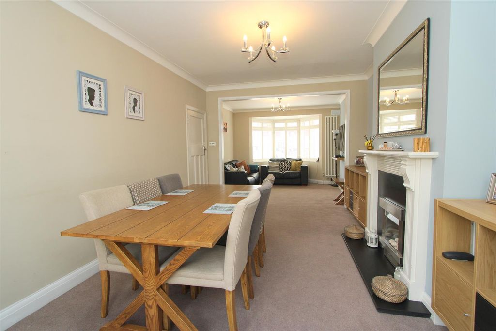 Property photo 3 of 24 Din B.Jpg