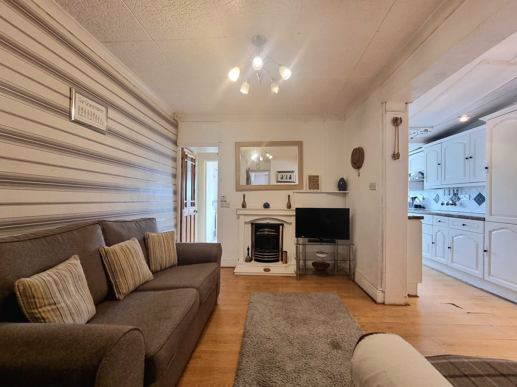 Property photo 3 of 45