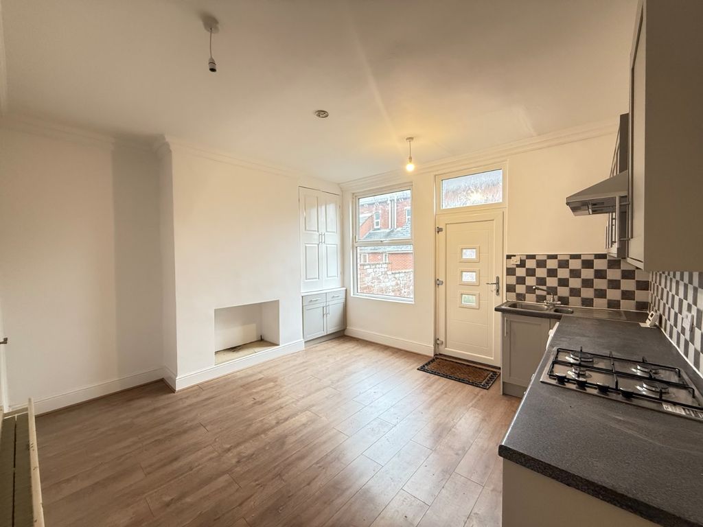 Property photo 3 of 11 Picture No. 02