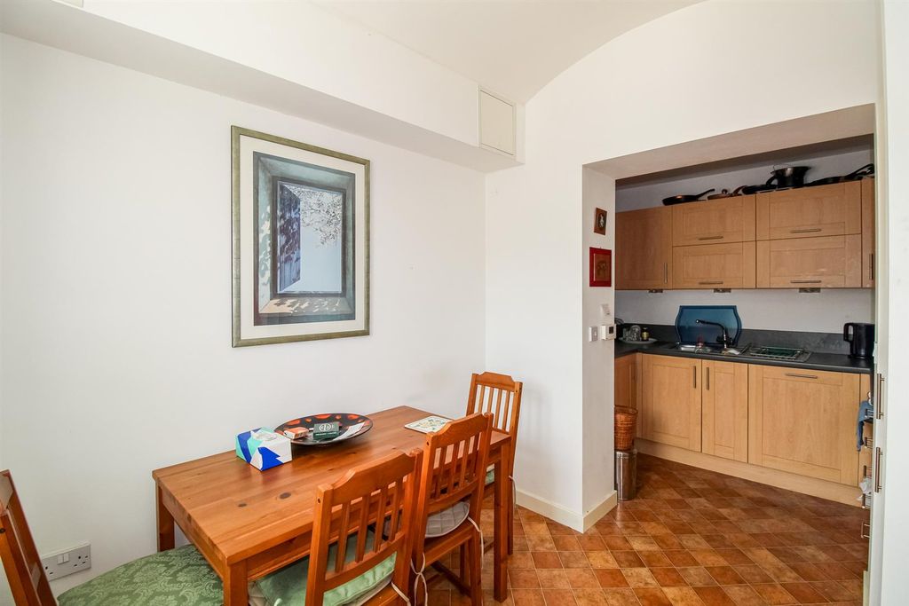 Property photo 3 of 8 Dining Area